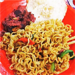 Indomie Goreng Rawit dengan Kornet Pedas 
